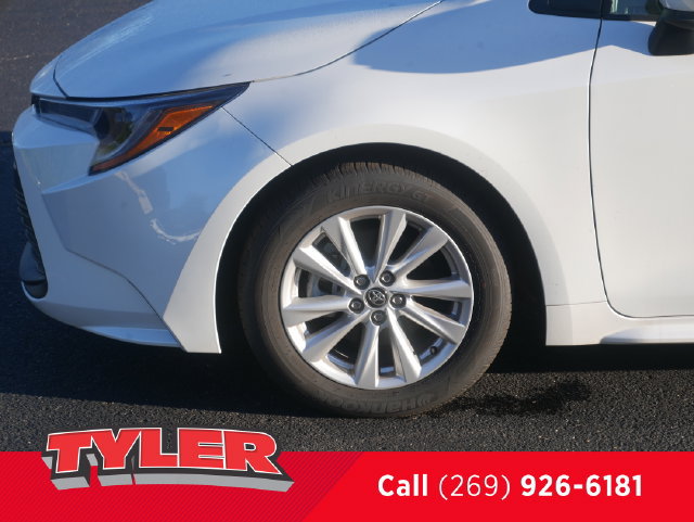 Used 2025 Toyota Corolla LE w/ LE Premium Package FWD image 44