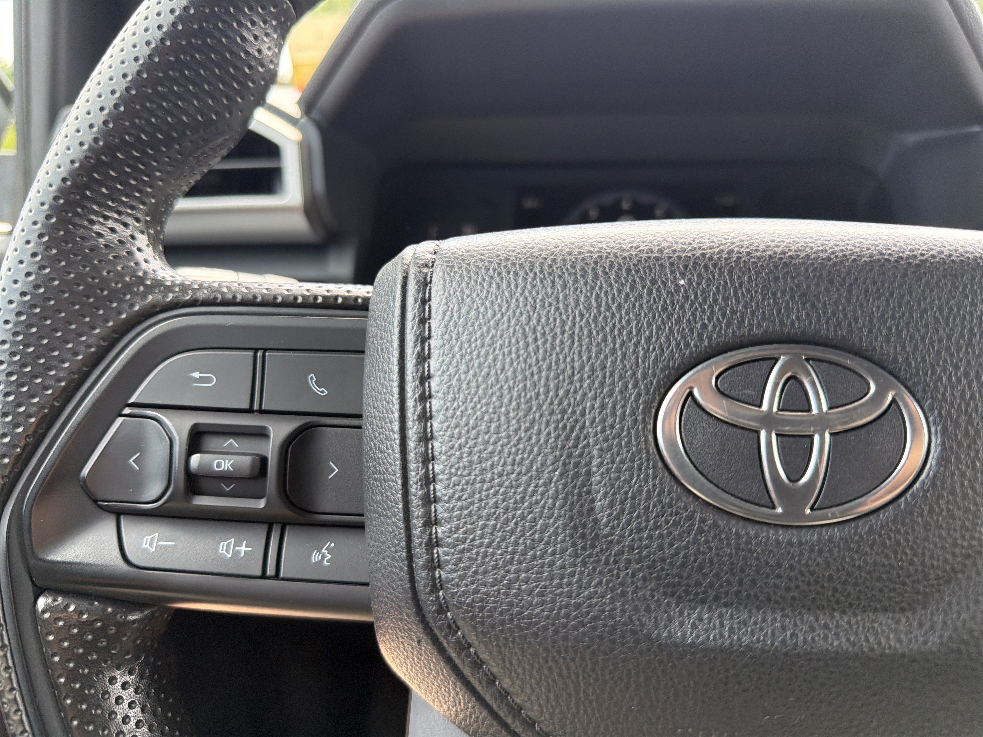 Certified 2024 Toyota Tacoma SR5 AWD/4WD image 10