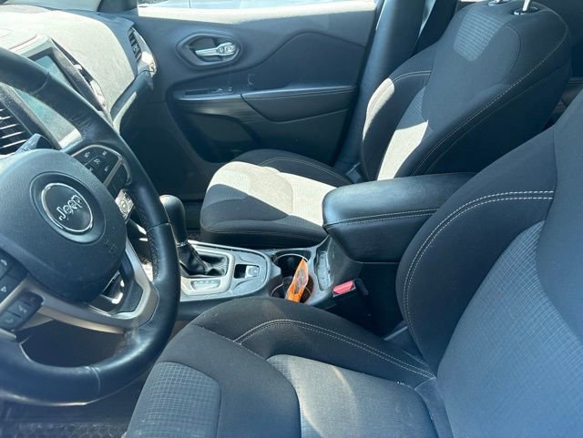 Used 2016 Jeep Cherokee Latitude w/ Cold Weather Group AWD/4WD image 9