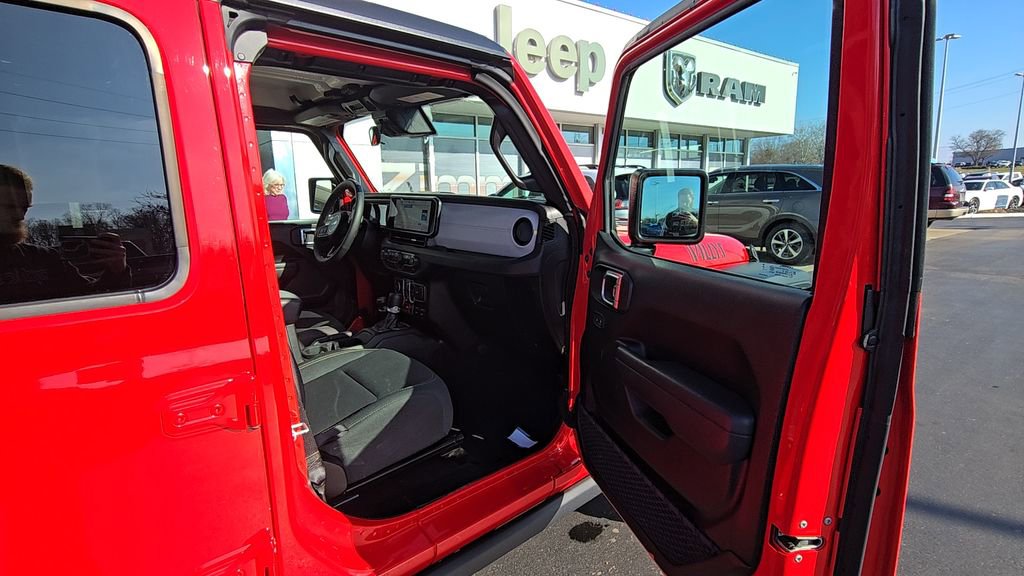 Certified 2025 Jeep Wrangler Willys image 18