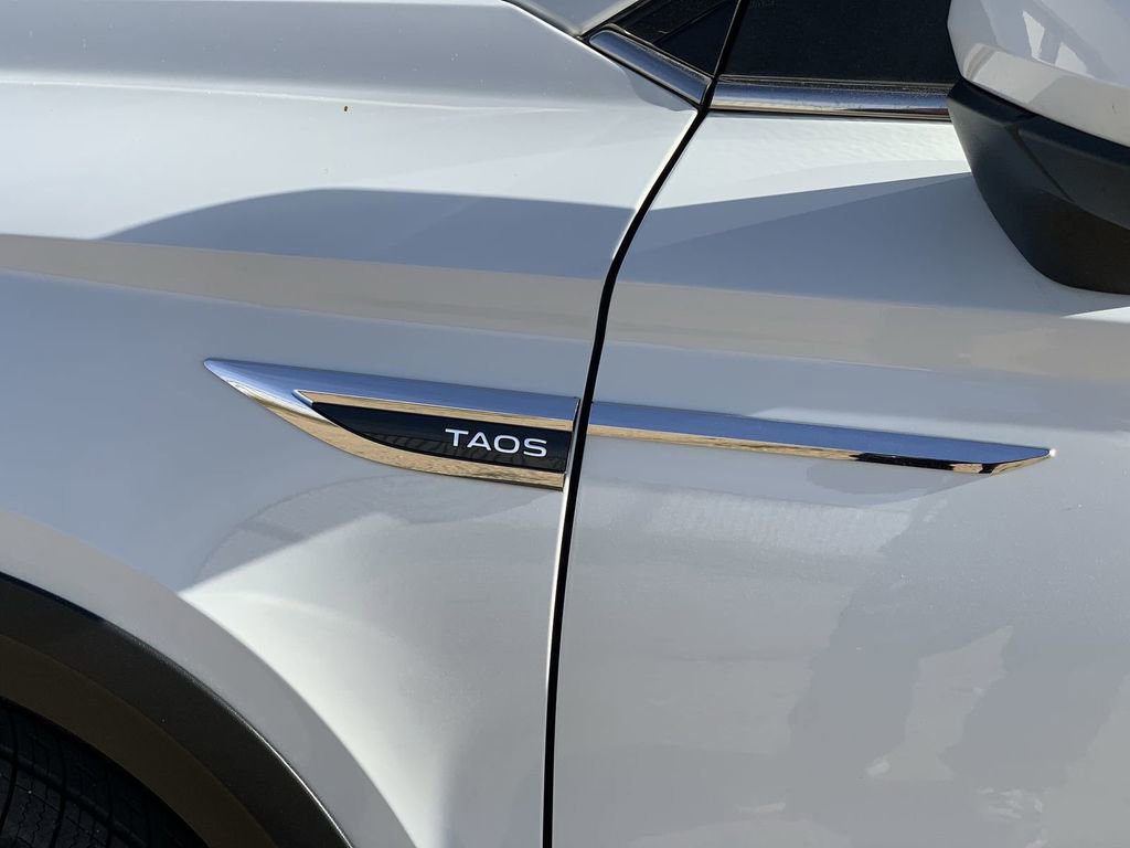 Used 2022 Volkswagen Taos SE image 30