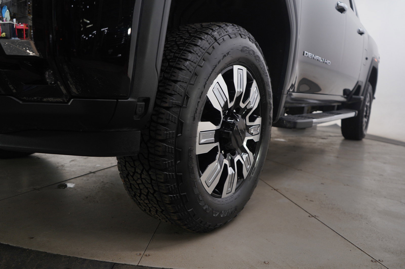 Used 2025 GMC Sierra 2500 Denali image 26