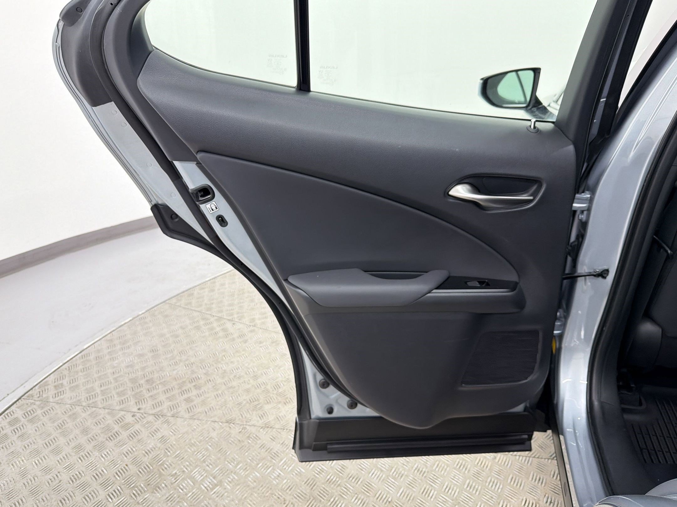 Certified 2023 Lexus UX 250h FWD w/ Accessory Package (Z1) image 32