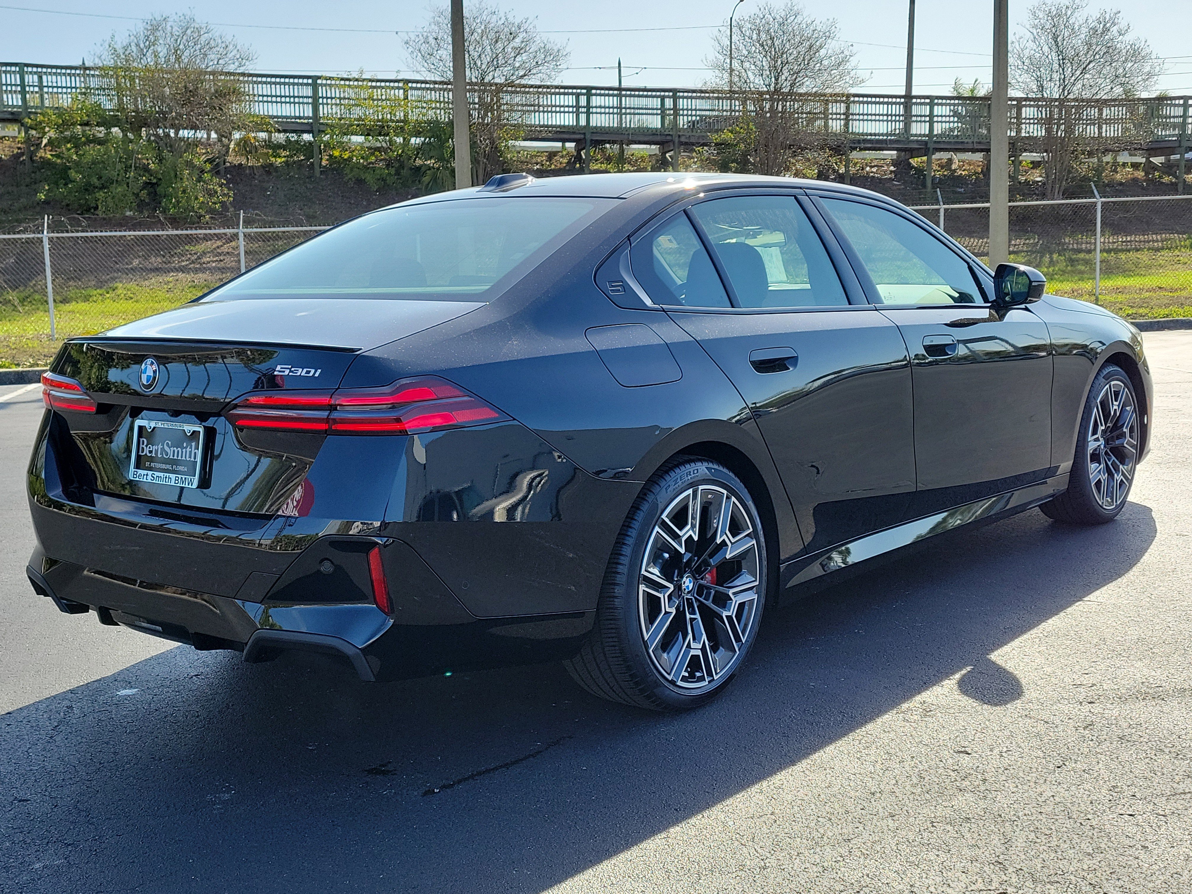 Used 2026 BMW 530i w/ M Sport Package image 3