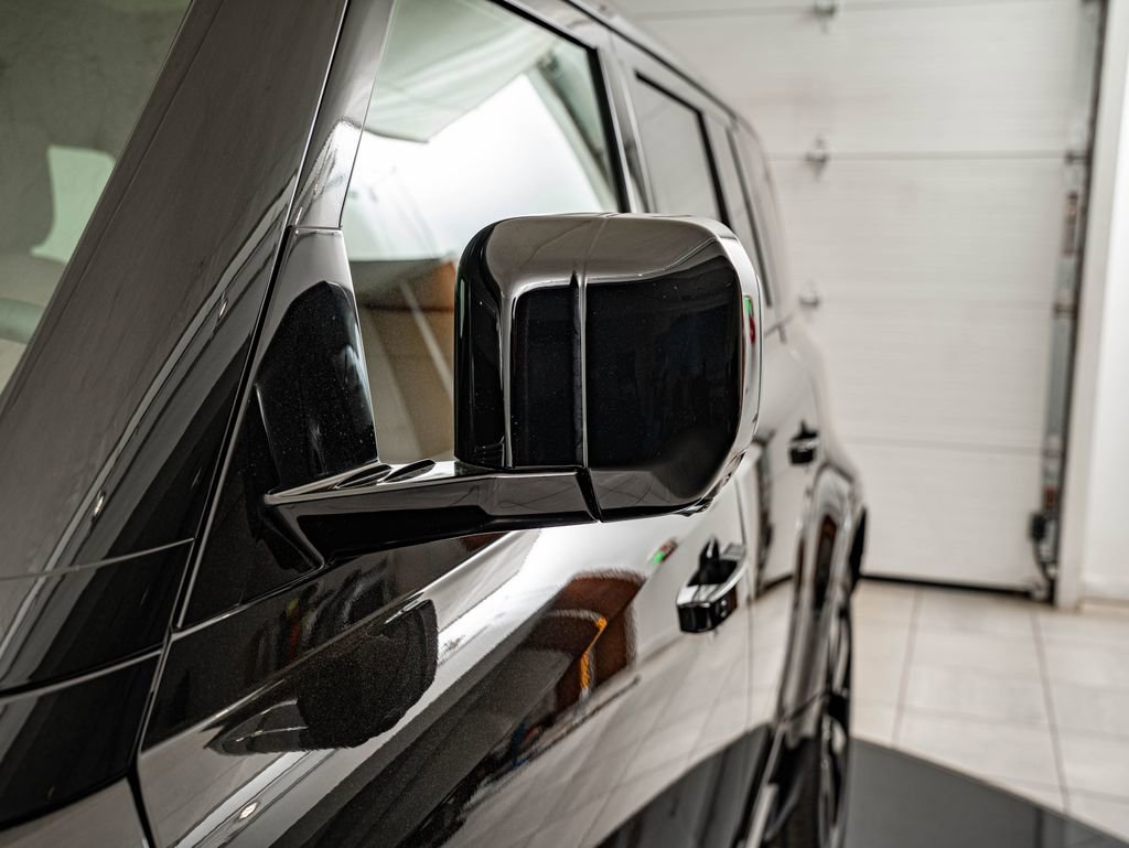 New 2026 Land Rover Defender 110 X-Dynamic SE image 9