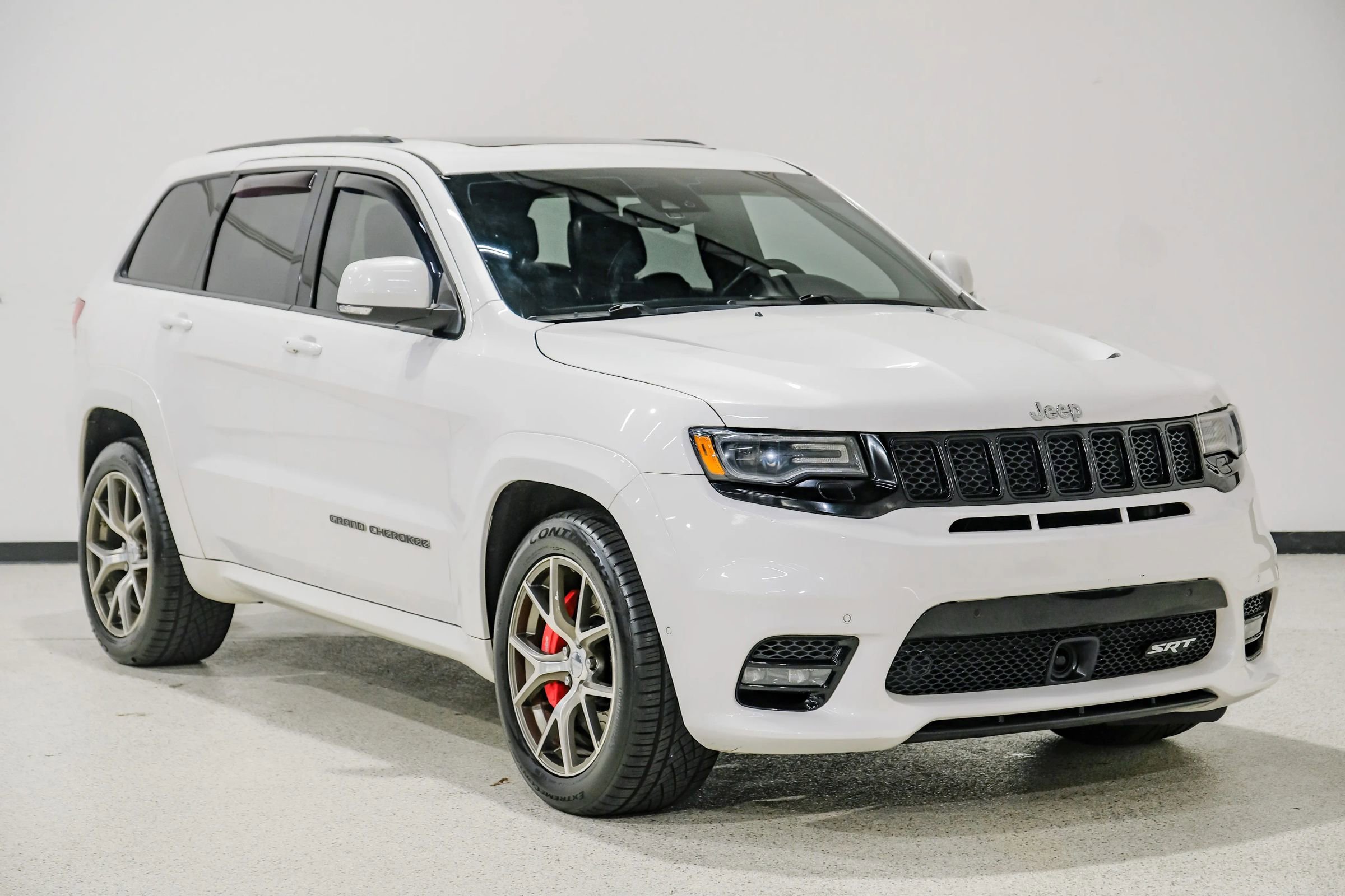 Used 2017 Jeep Grand Cherokee SRT AWD/4WD image 4