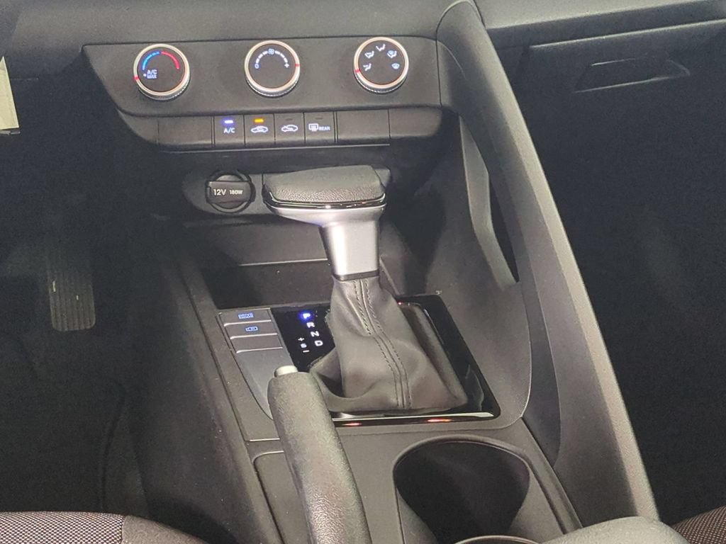 Used 2025 Hyundai Elantra SE FWD image 20