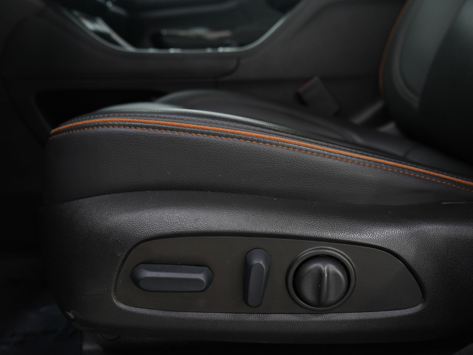 Used 2023 GMC Acadia AT4 w/ Technology Package image 28