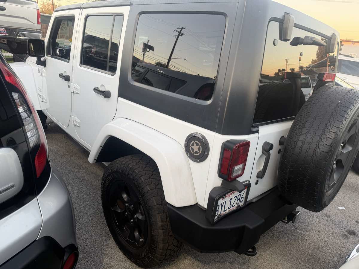 Used 2013 Jeep Wrangler Unlimited Sahara w/ Connectivity Group AWD/4WD image 2