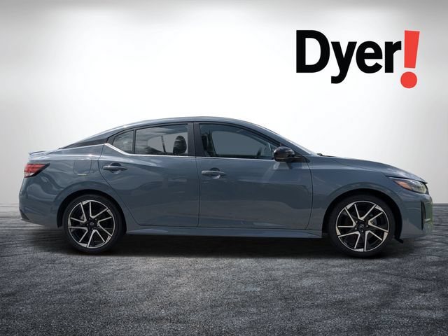 Used 2025 Nissan Sentra SR w/ SR Premium Package FWD image 2