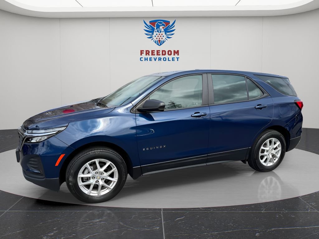 Used 2023 Chevrolet Equinox LS w/ Driver Confidence II Package AWD/4WD image 2