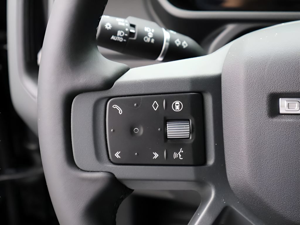 New 2026 Land Rover Defender 110 X-Dynamic SE AWD/4WD image 31