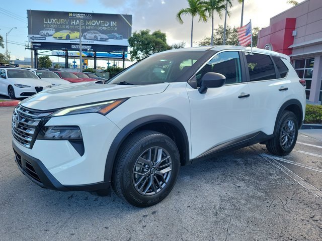 Used 2025 Nissan Rogue S image 3