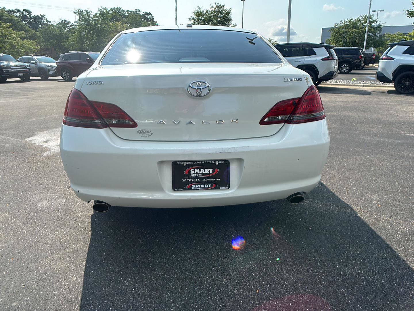 Used 2010 Toyota Avalon Limited FWD image 17