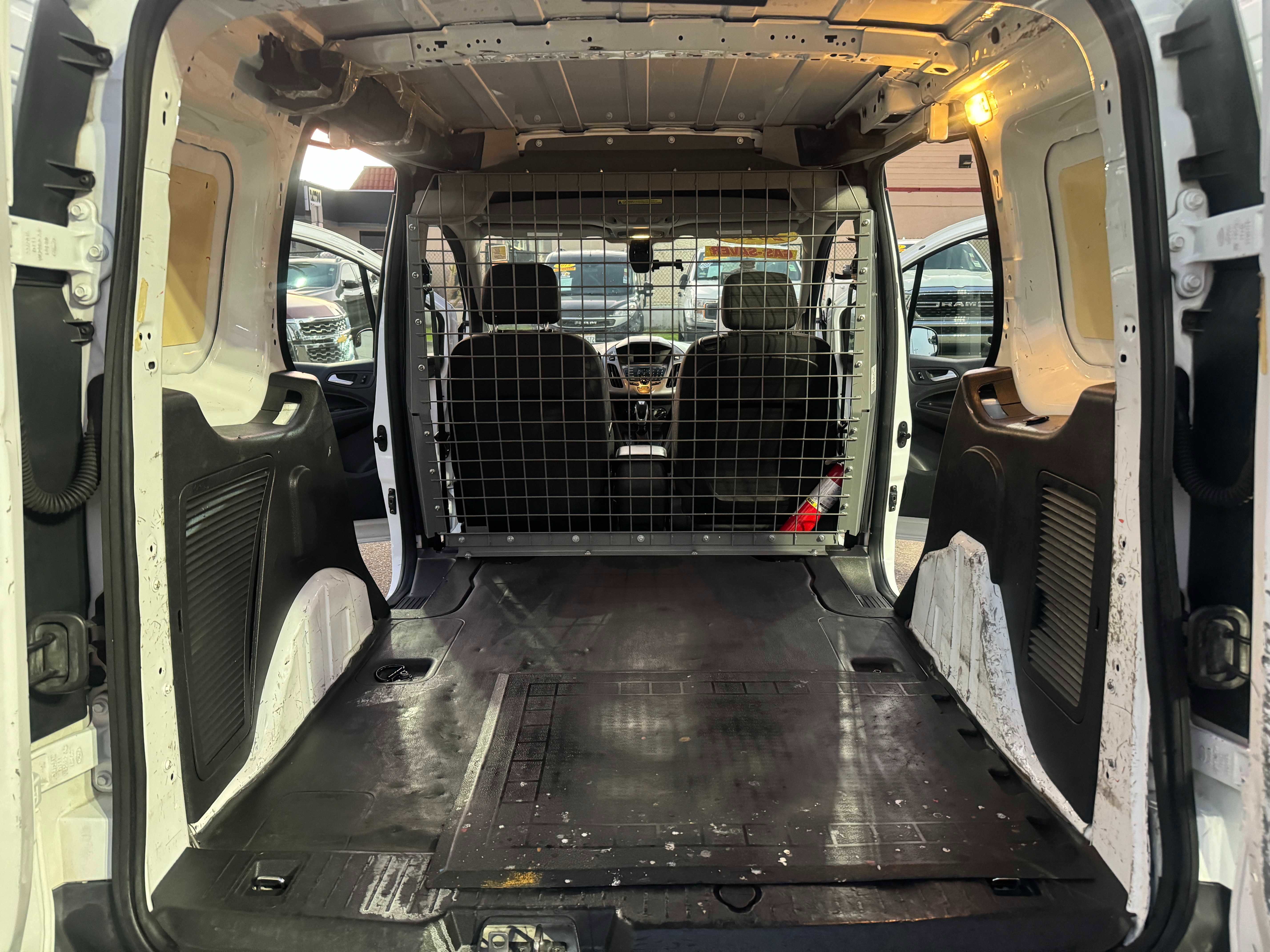 Used 2016 Ford Transit Connect XLT image 10