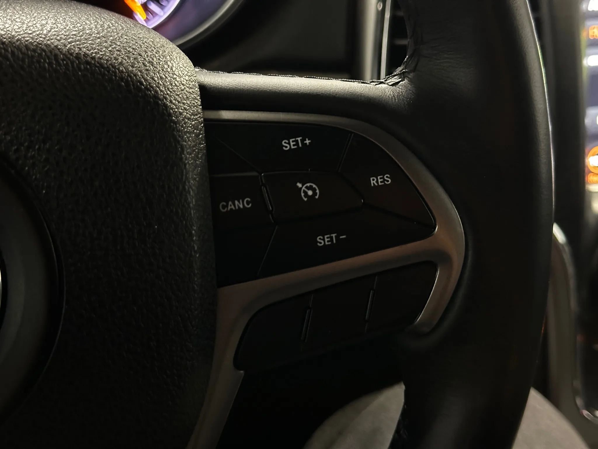 Used 2018 Jeep Grand Cherokee Overland image 31