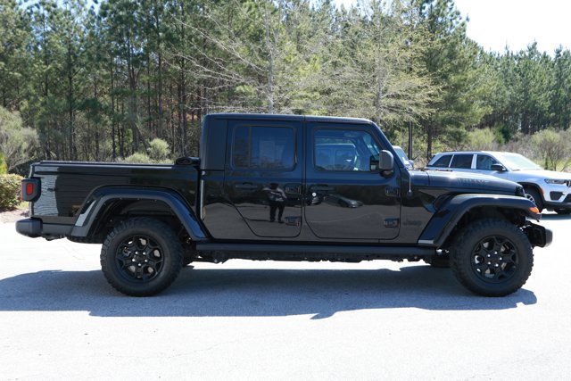 Used 2023 Jeep Gladiator Willys AWD/4WD image 4