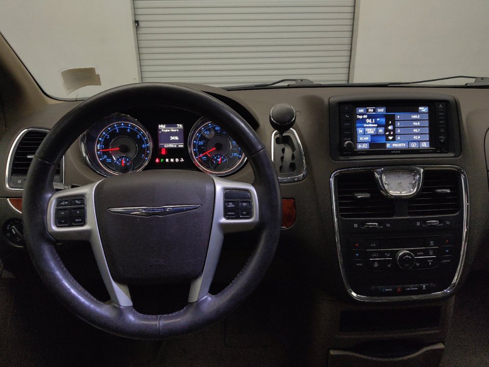 Used 2015 Chrysler Town & Country Touring-L w/ Driver Convenience Group FWD image 22