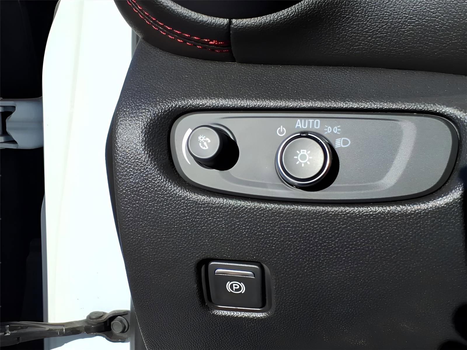 Used 2019 Chevrolet Blazer RS w/ Sun and Wheels Package image 19