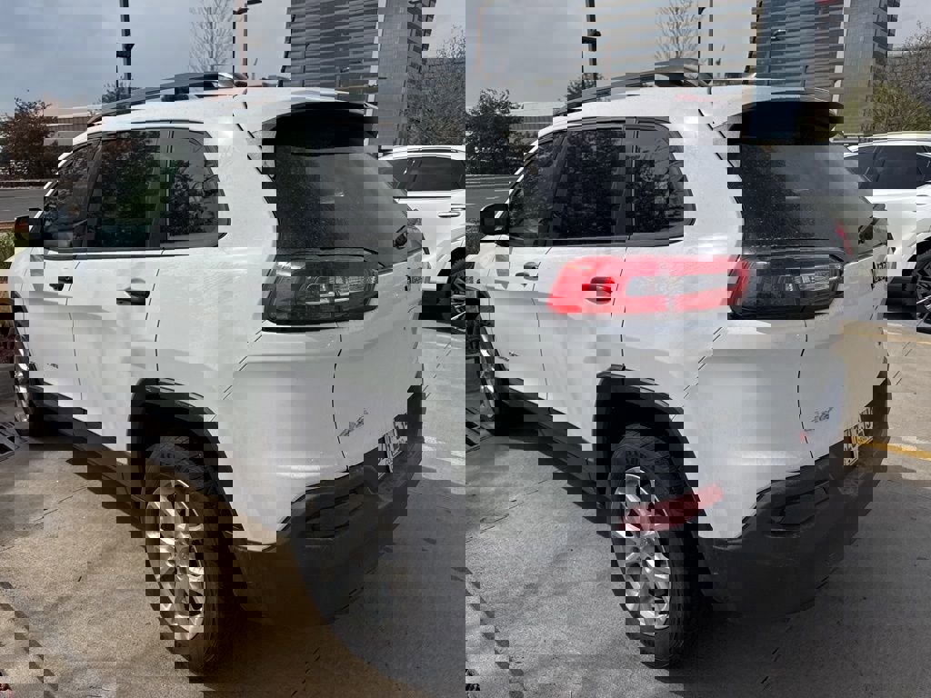 Used 2016 Jeep Cherokee Sport w/ Cold Weather Group image 4