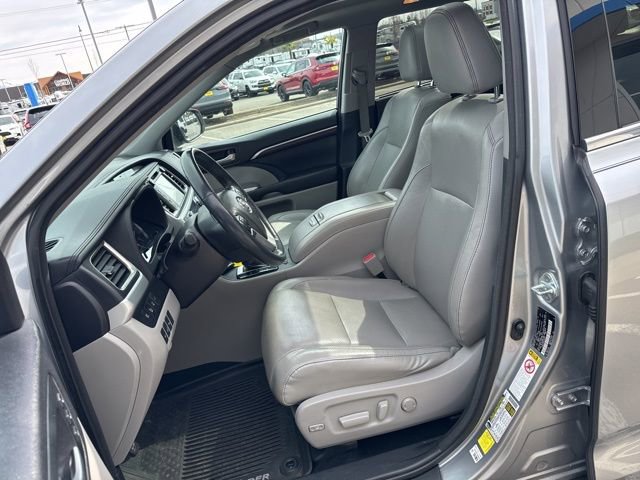 Used 2016 Toyota Highlander Limited Platinum image 19