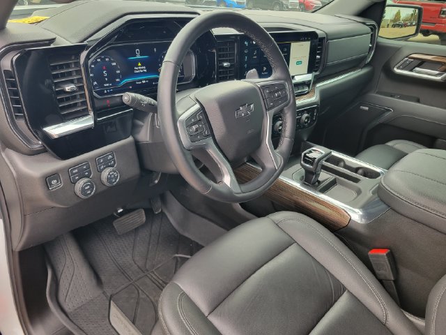 Used 2025 Chevrolet Silverado 1500 RST w/ Redline Edition AWD/4WD image 7