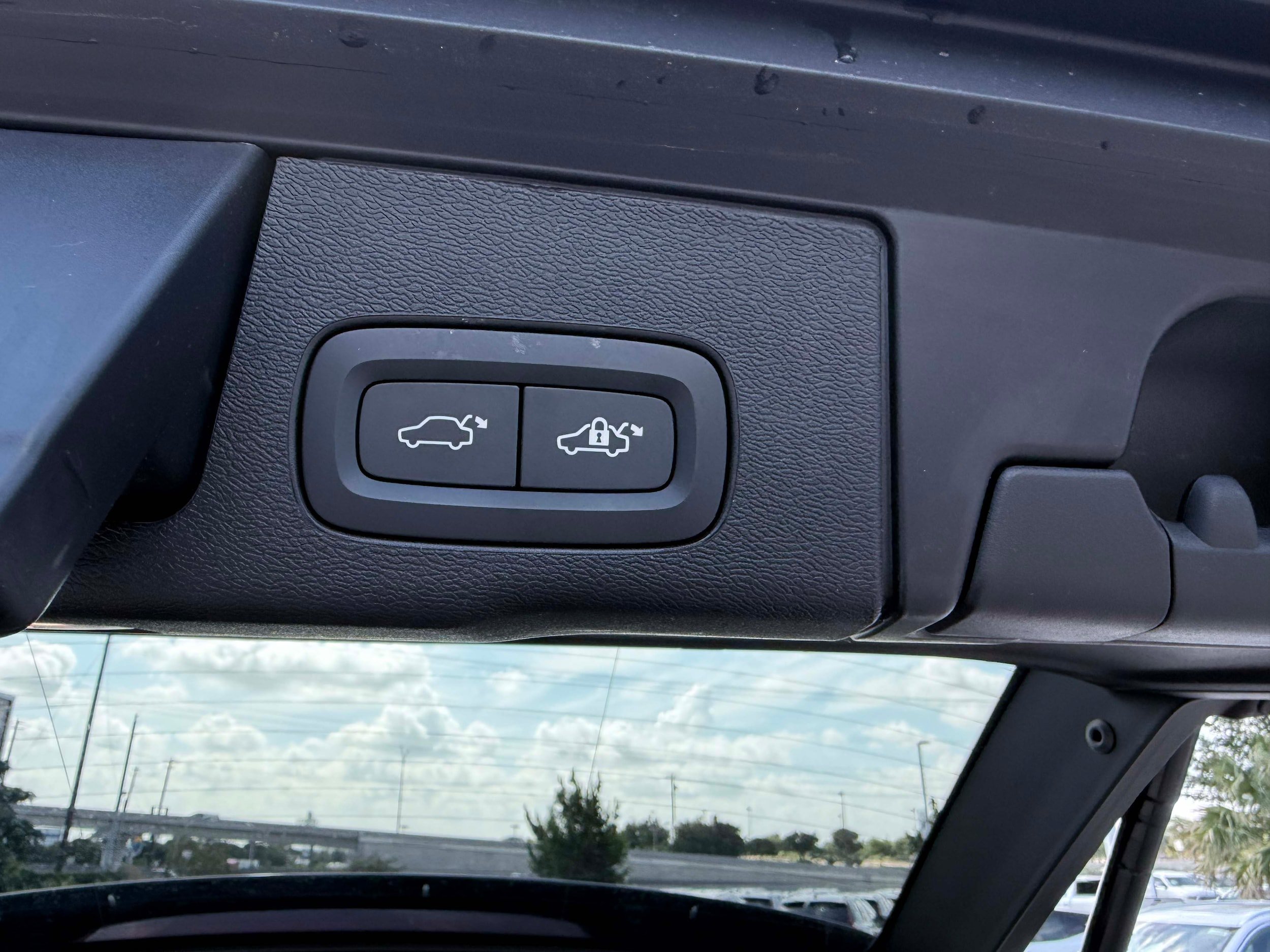 Certified 2024 Volvo XC60 B5 Plus w/ Protection Package Premier AWD/4WD image 22