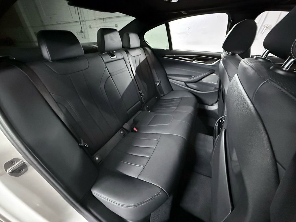 Used 2023 BMW 530e xDrive w/ Premium Package image 24