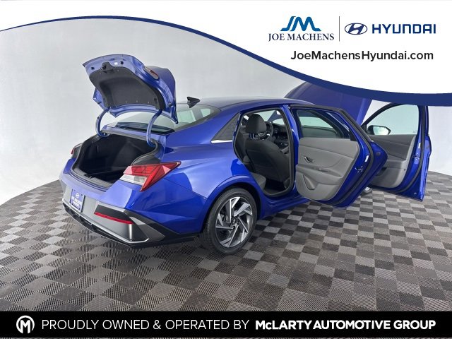 Used 2024 Hyundai Elantra SEL w/ Convenience Package image 17