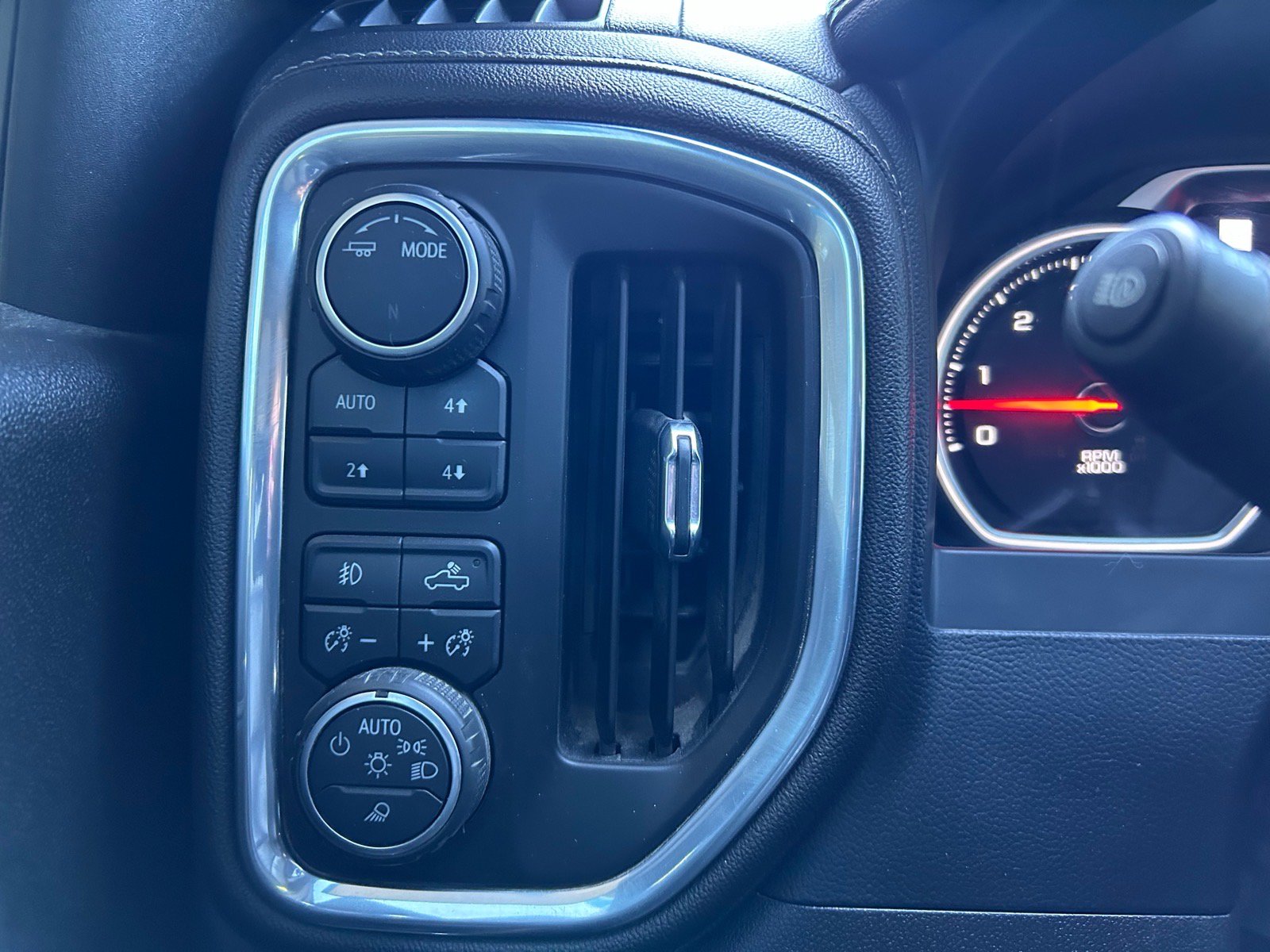 Used 2022 Chevrolet Silverado 1500 High Country w/ LPO, Dark Essentials Package AWD/4WD image 16