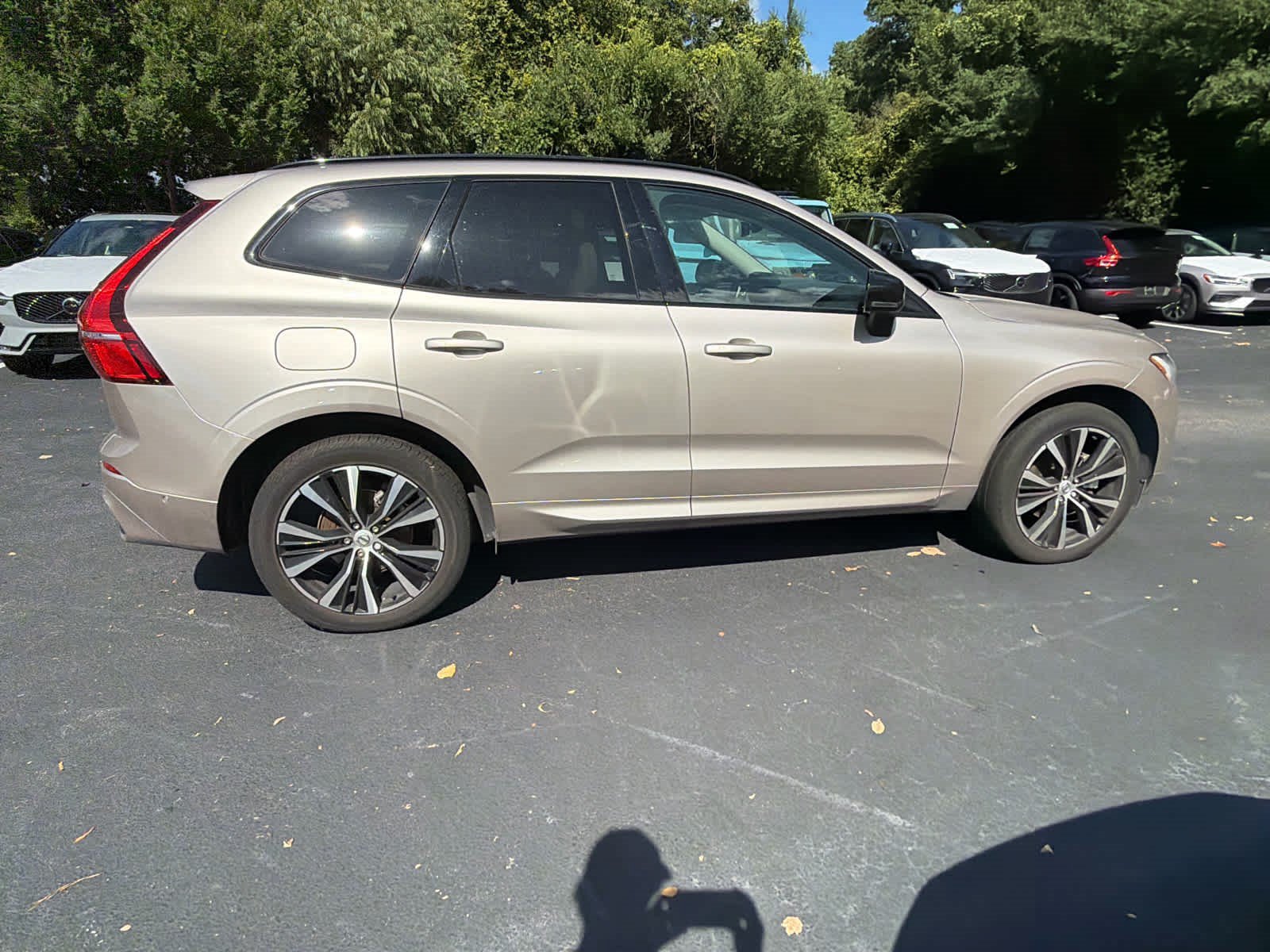 Used 2024 Volvo XC60 B5 Plus w/ Protection Package Premier AWD/4WD image 17
