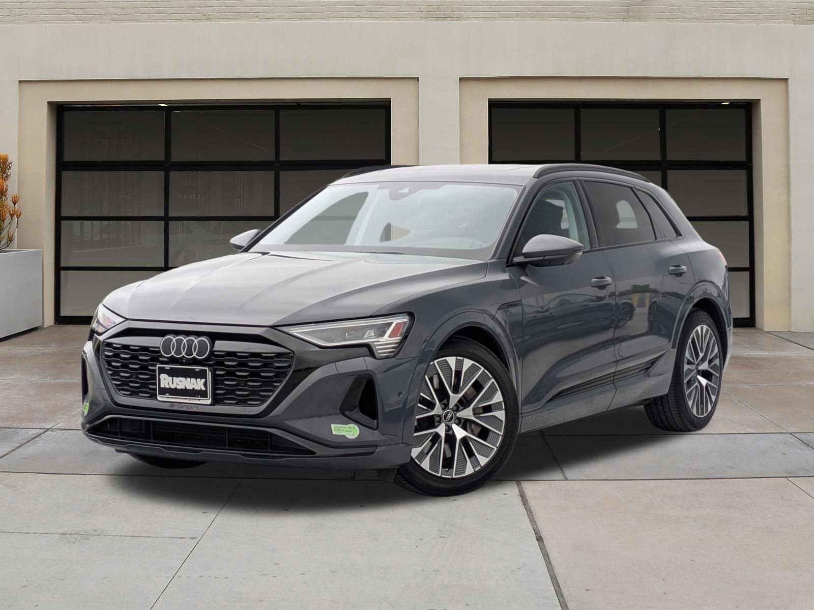 Used 2024 Audi Q8 e-tron Prestige w/ Prestige Package AWD/4WD image 3