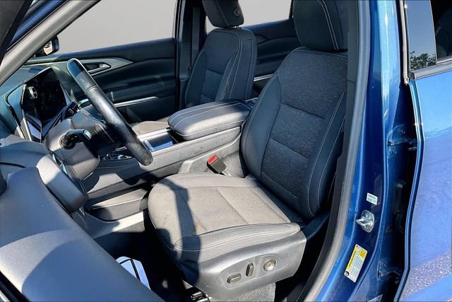 Used 2024 Chevrolet Traverse LT w/ Trailering Package FWD image 25