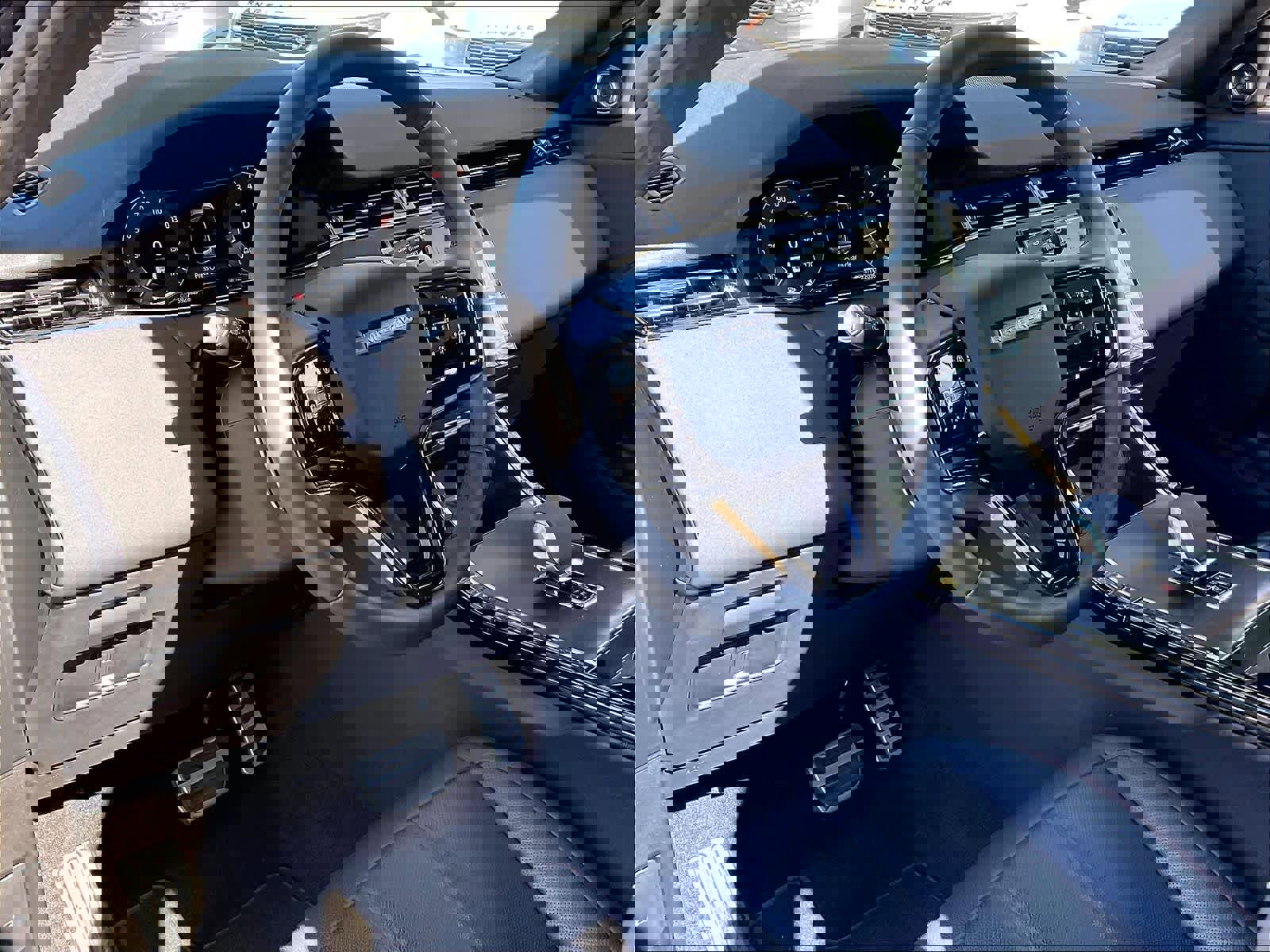 Used 2026 Land Rover Range Rover Evoque Dynamic SE image 15