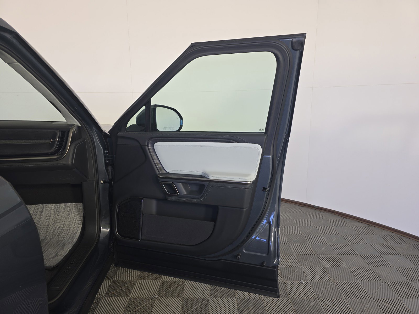 Used 2024 Rivian R1T Adventure AWD/4WD image 18