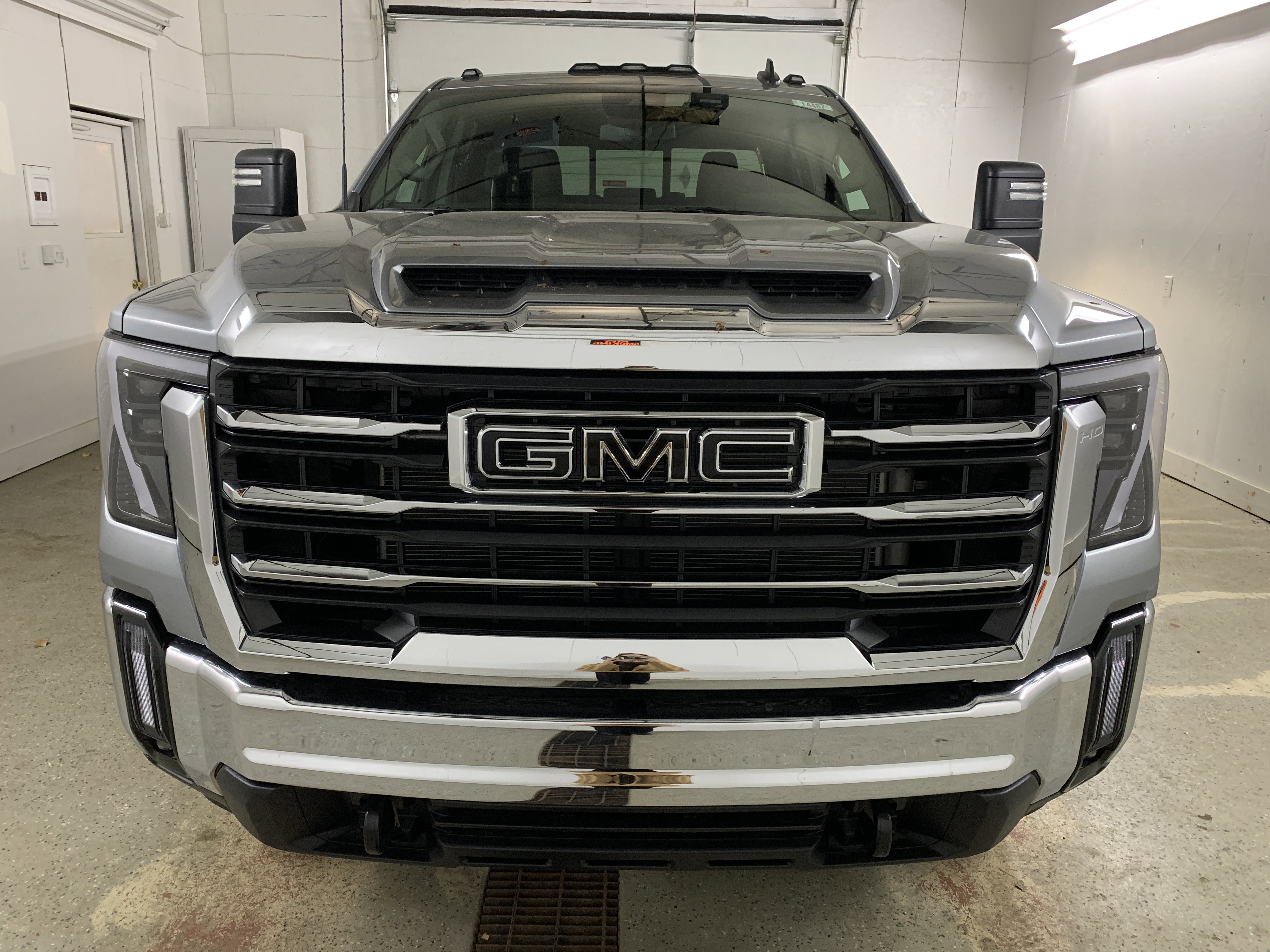 New 2026 GMC Sierra 2500 SLE image 2