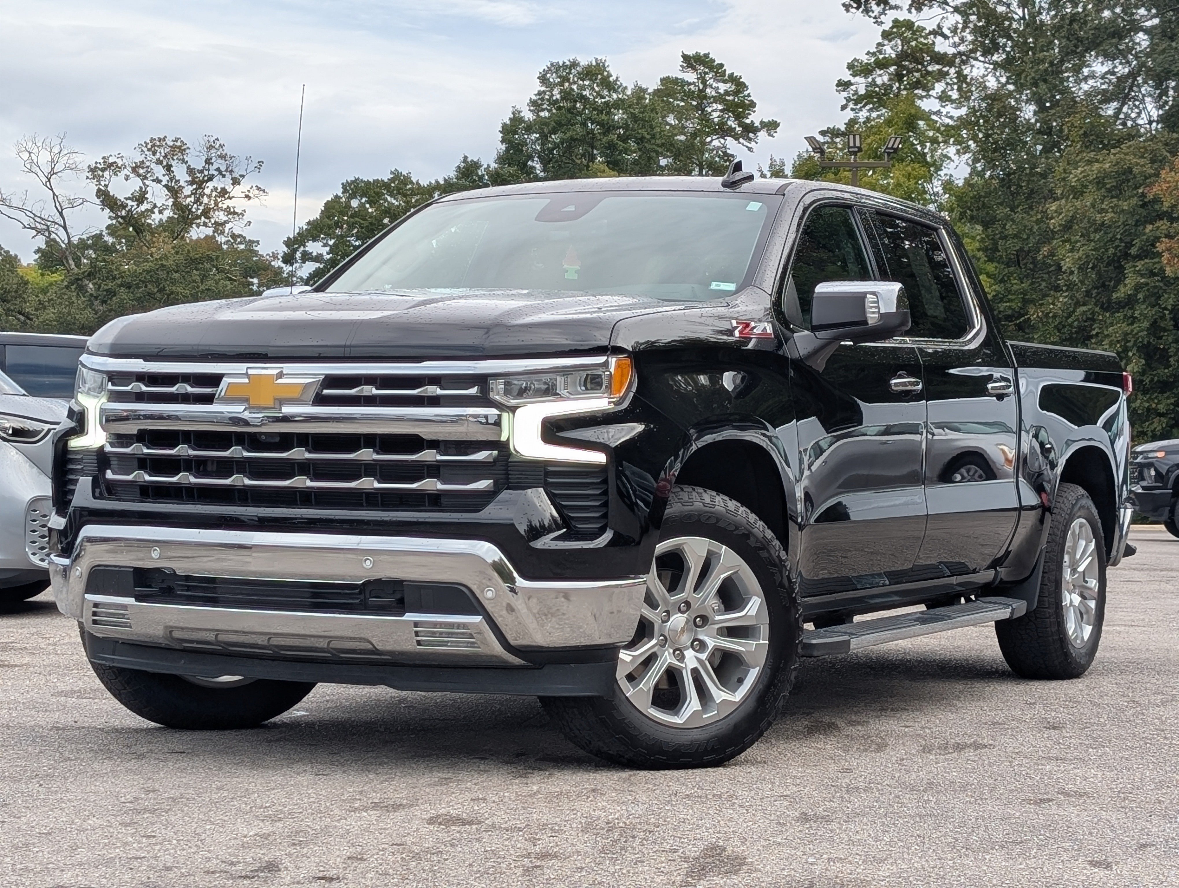 Used 2024 Chevrolet Silverado 1500 LTZ AWD/4WD image 4