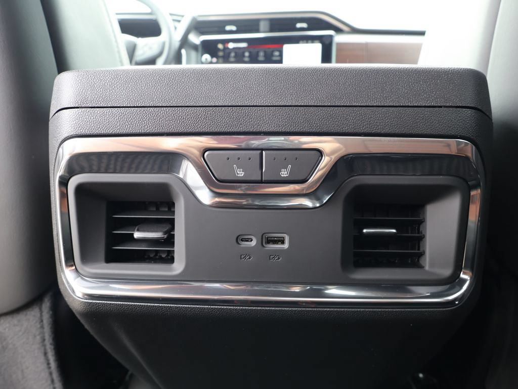 New 2026 GMC Sierra 3500 Denali Ultimate w/ LPO, Black Badging Package AWD/4WD image 32