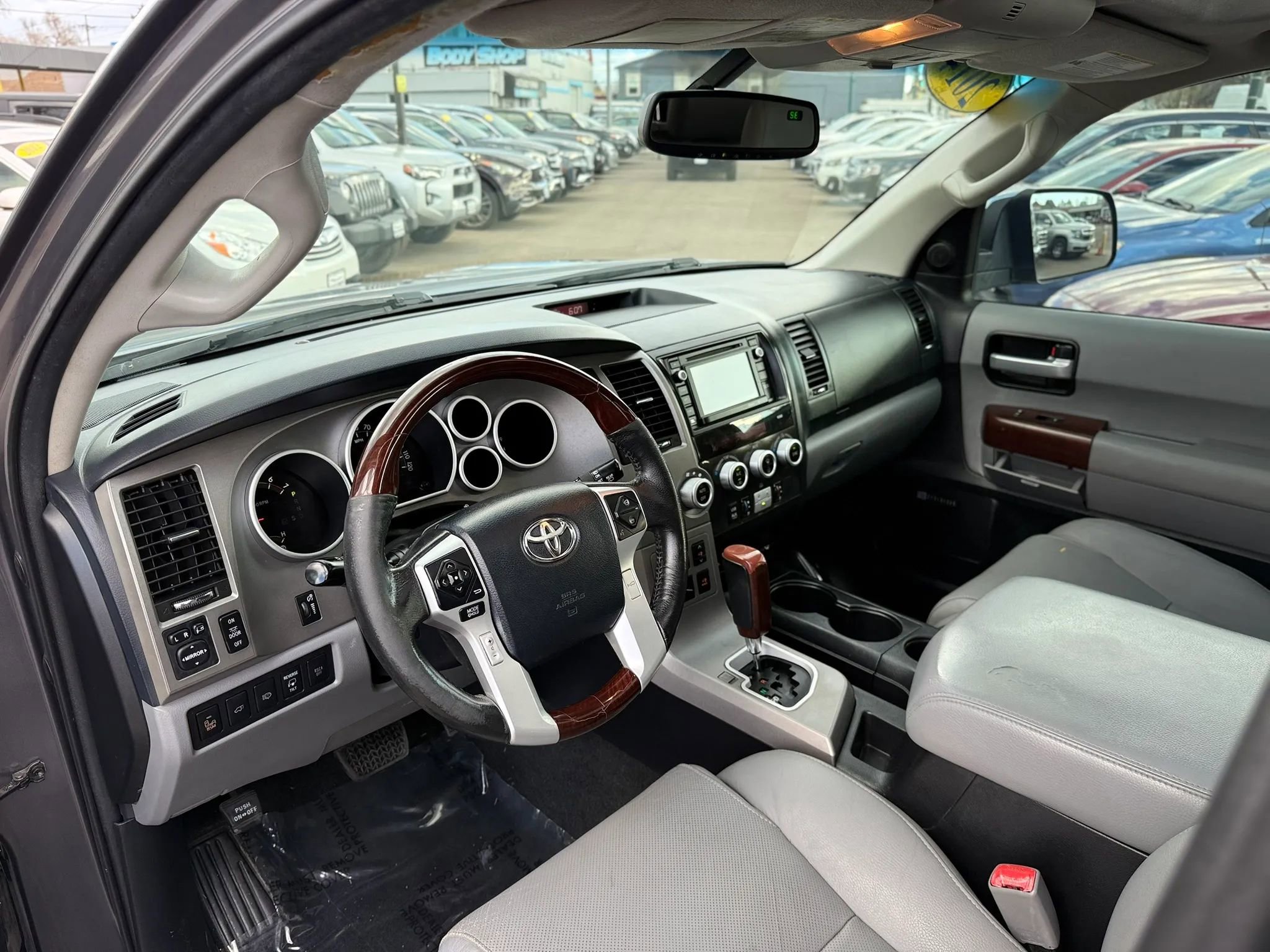 Used 2014 Toyota Sequoia Platinum w/ Preferred Accessory Package AWD/4WD image 11
