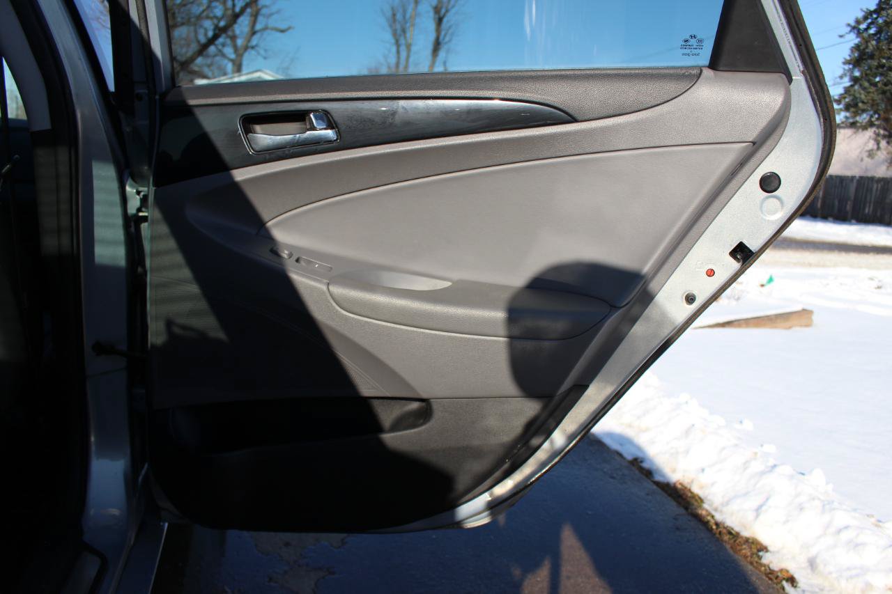 Used 2011 Hyundai Sonata Limited w/ Navigation Pkg 5 FWD image 37