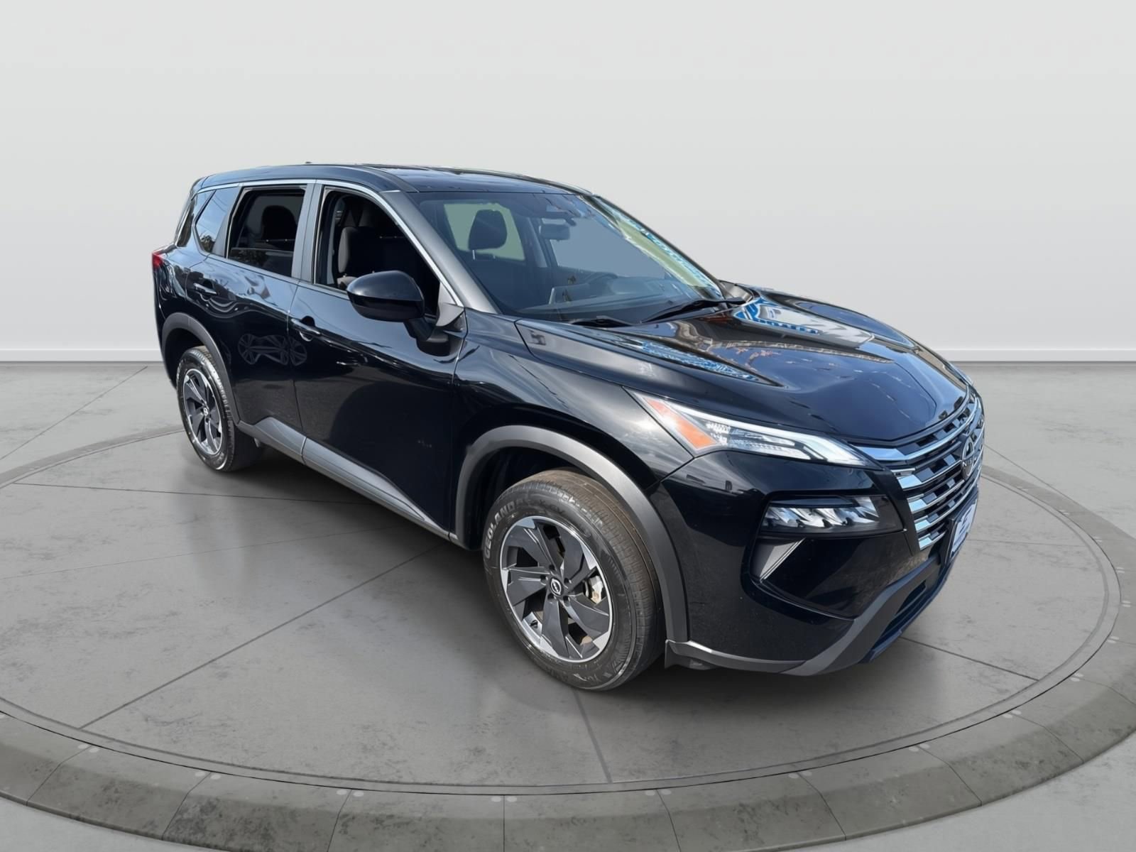 Used 2024 Nissan Rogue SV image 1