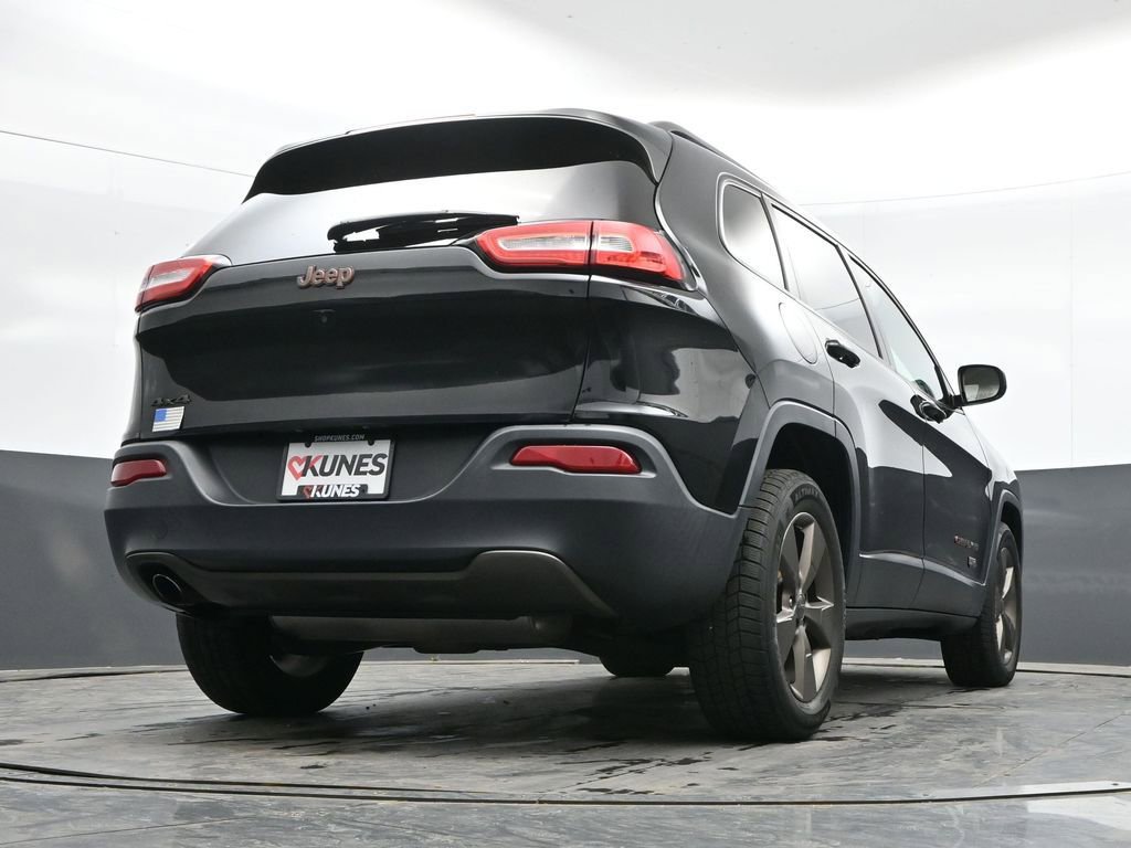 Used 2017 Jeep Cherokee Latitude w/ Cold Weather Group AWD/4WD image 41