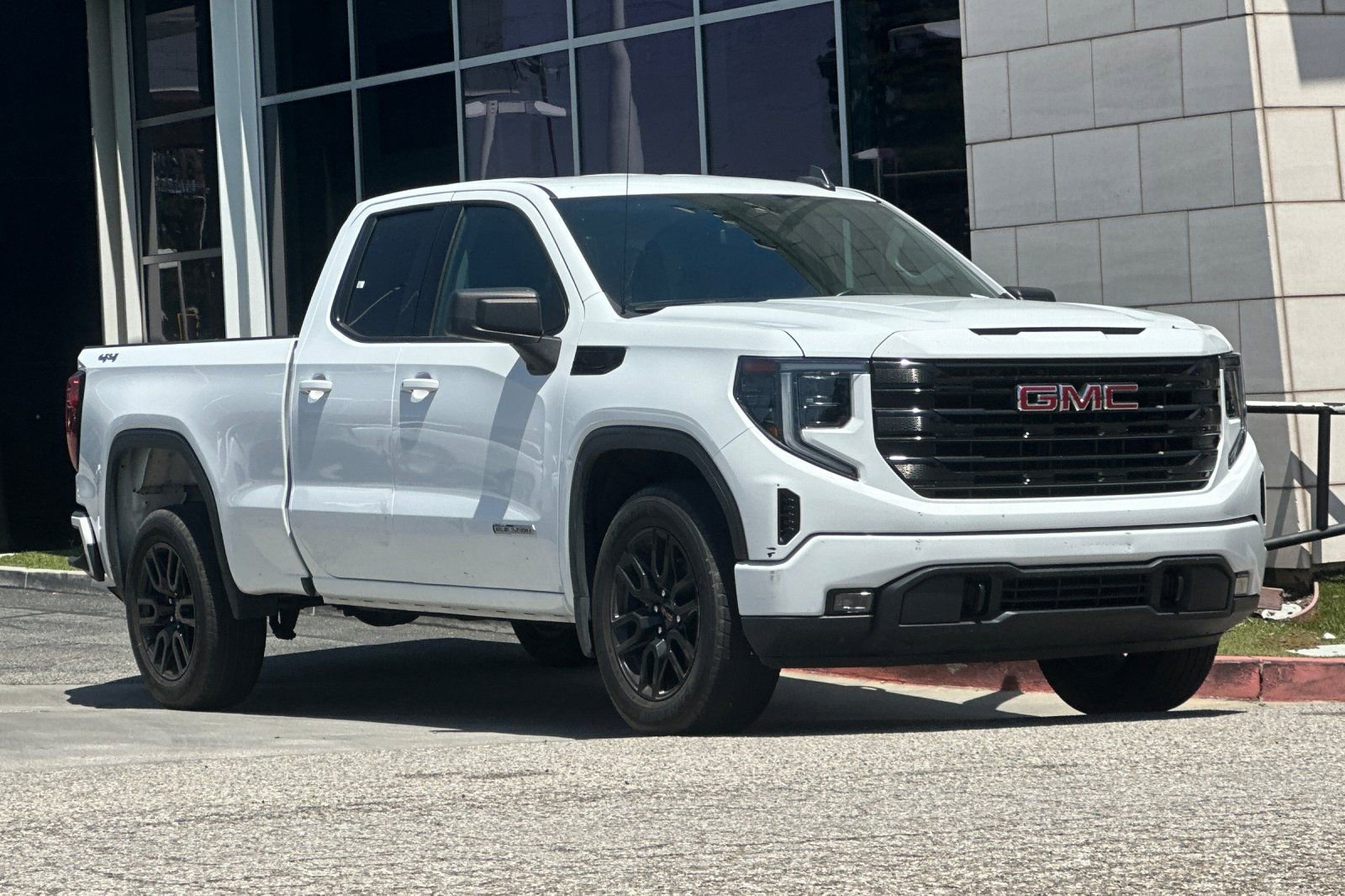 Used 2023 GMC Sierra 1500 Elevation AWD/4WD image 2