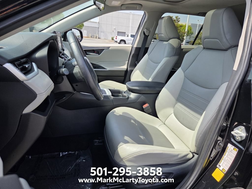 Used 2021 Toyota RAV4 XLE Premium FWD image 9