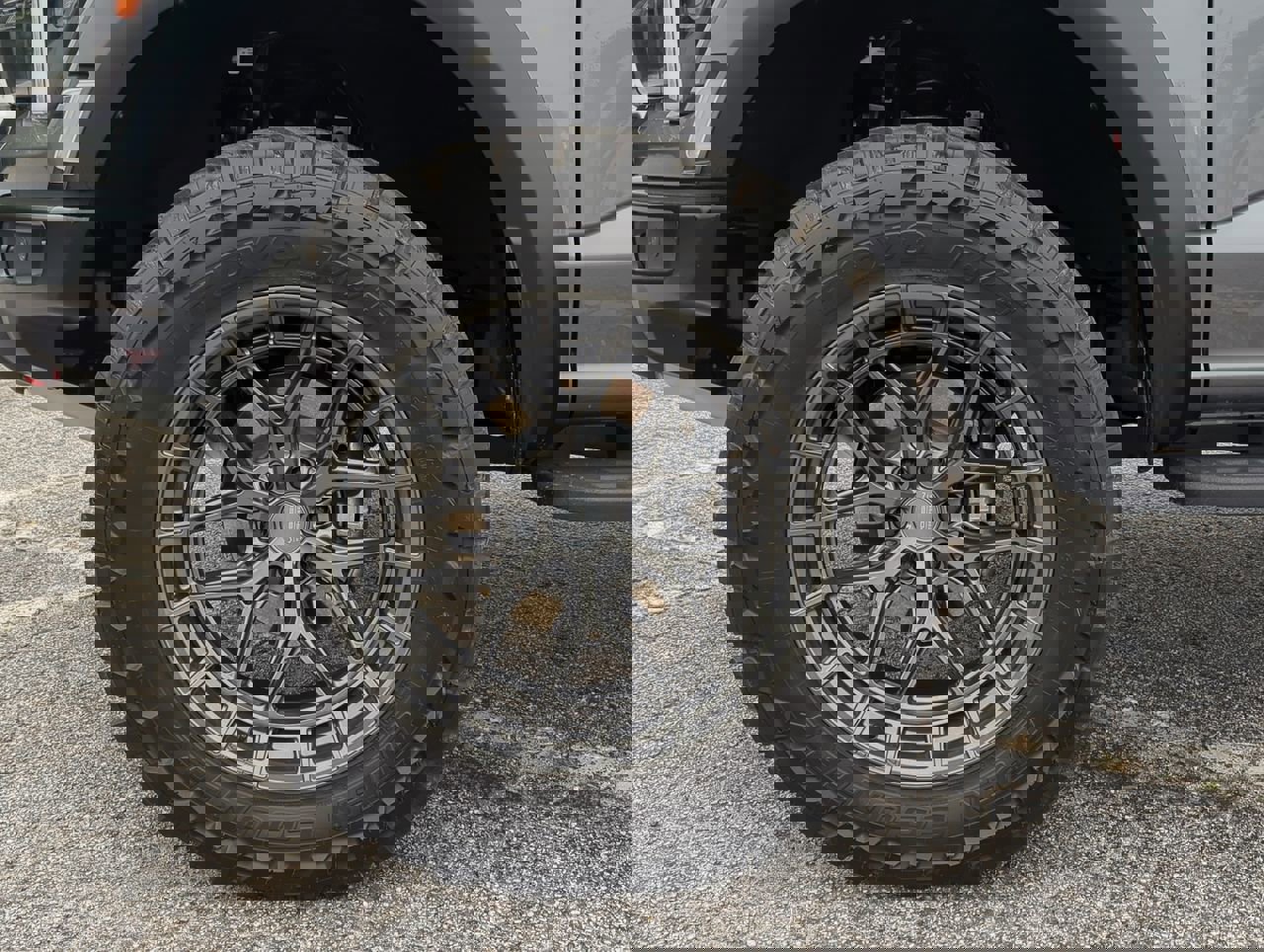 Used 2025 Ford F150 Raptor w/ Equipment Group 803A Raptor R AWD/4WD image 9