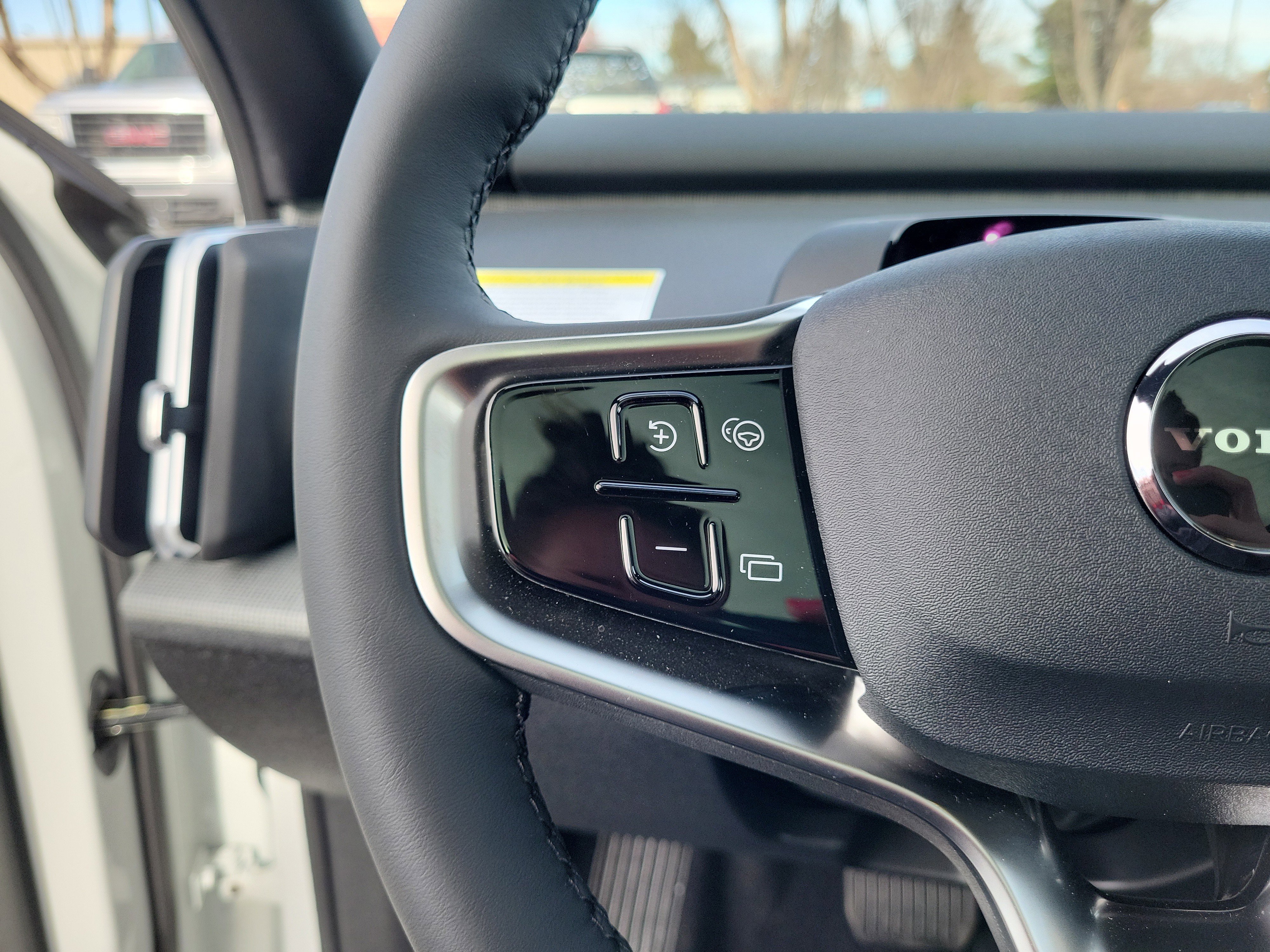 New 2025 Volvo EX30 Ultra w/ Climate Package image 11