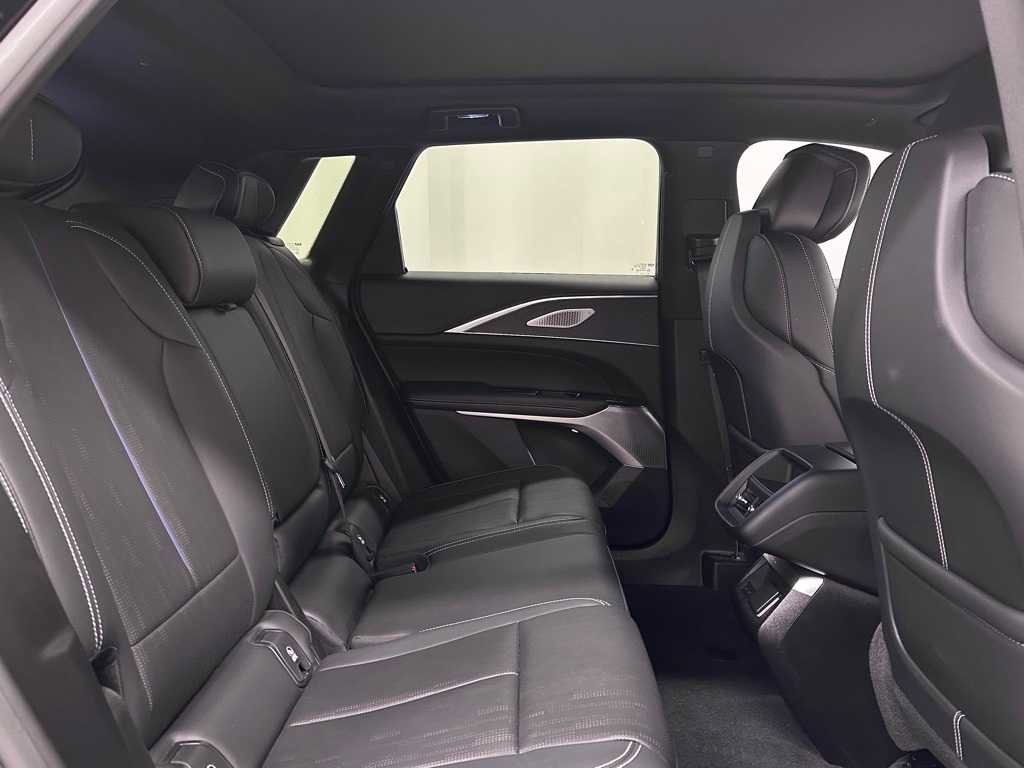 Used 2024 Cadillac Lyriq Luxury image 20