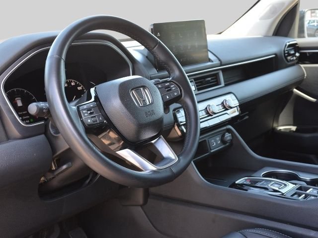 Used 2025 Honda Pilot EX-L image 11