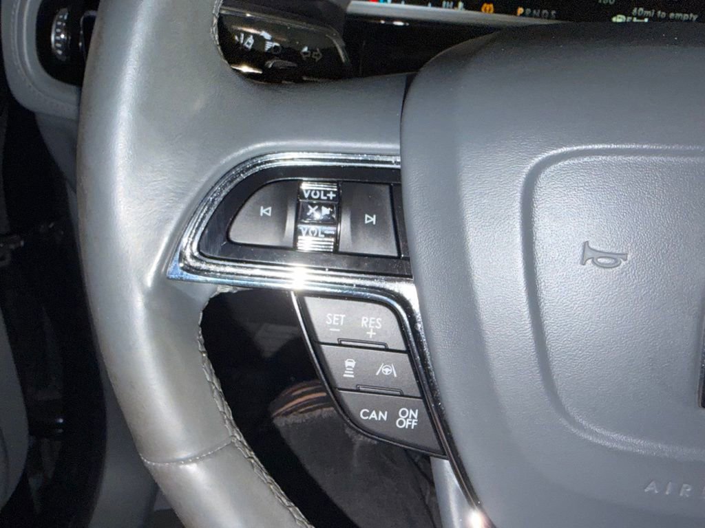 Used 2022 Lincoln Nautilus Reserve w/ Equipment Group 202A image 9