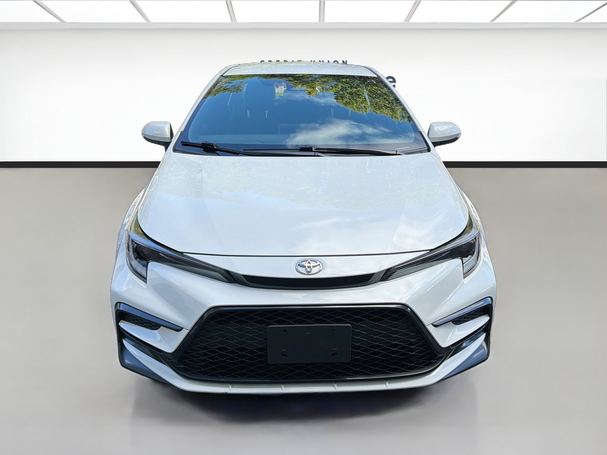 Used 2026 Toyota Corolla SE FWD image 2